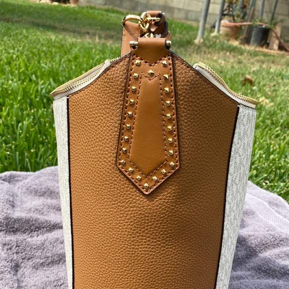 REAL Michael Kors Medium Logo Bag - Picture 4 of 9